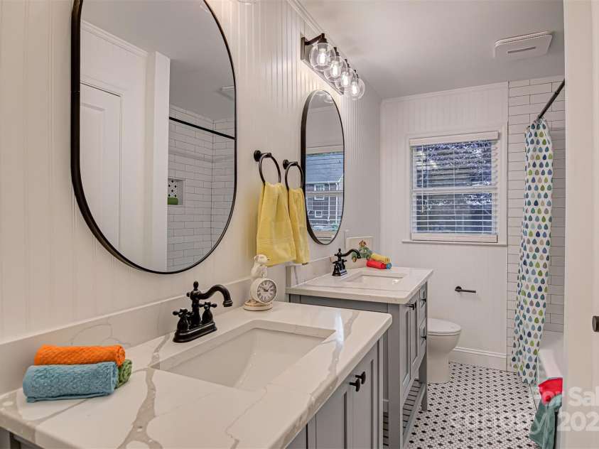 2350 Parkway Drive, Winston Salem, NC 27103.  MLS# CAR4240020, YatesRealty ID 4342. 