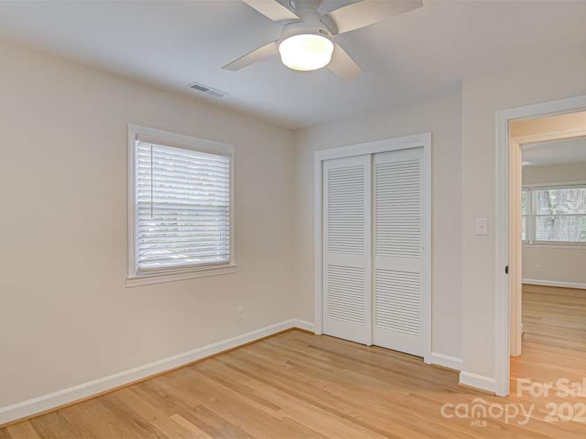 2350 Parkway Drive, Winston Salem, NC 27103.  MLS# CAR4240020, YatesRealty ID 4342. 