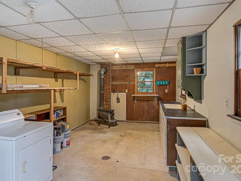 2350 Parkway Drive, Winston Salem, NC 27103.  MLS# CAR4240020, YatesRealty ID 4342. 