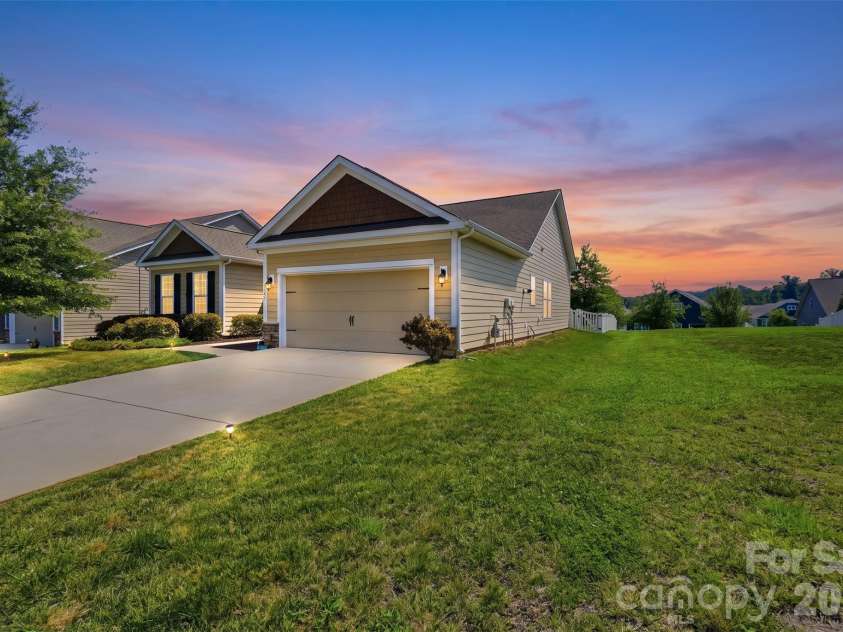 294 Robinwood Lane, Clover, SC 29710.  MLS# CAR4405763, YatesRealty ID 43420. 