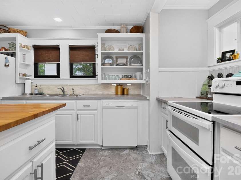 410 Chapel Street, China Grove, NC 28023.  MLS# CAR4413316, YatesRealty ID 43421. Kitchen