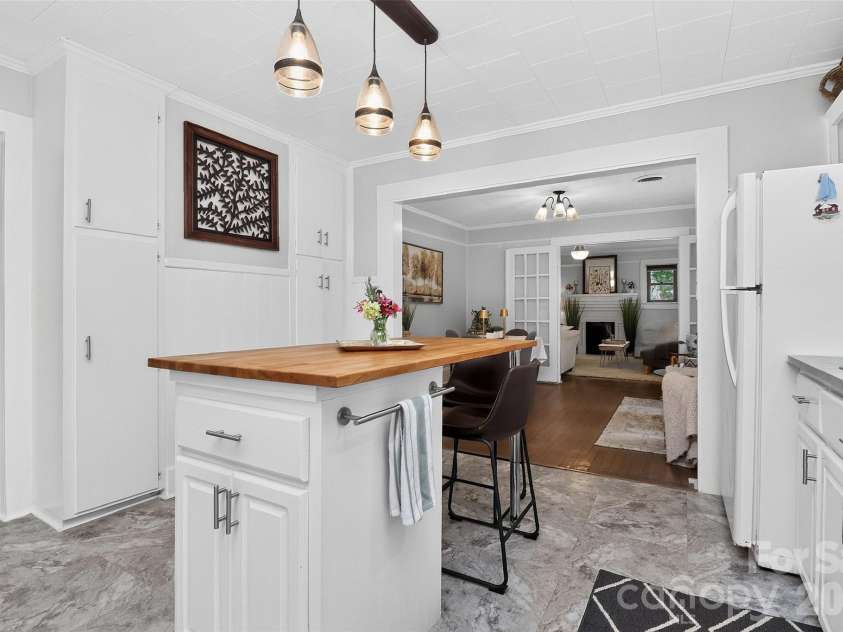 410 Chapel Street, China Grove, NC 28023.  MLS# CAR4413316, YatesRealty ID 43421. Light, bright kitchen