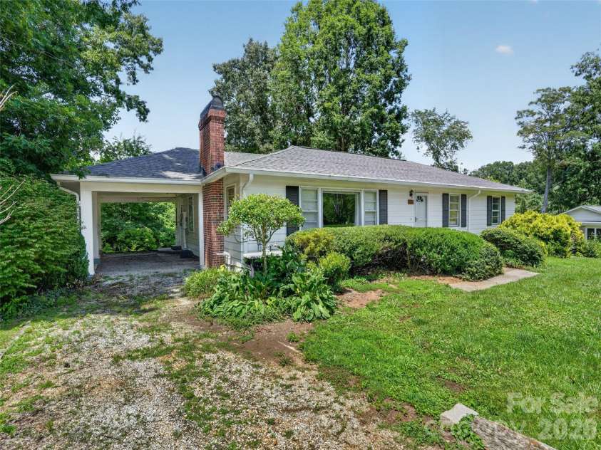 3112 Wesley Way, Hendersonville, NC 28792.  MLS# CAR4393295, YatesRealty ID 43422. 