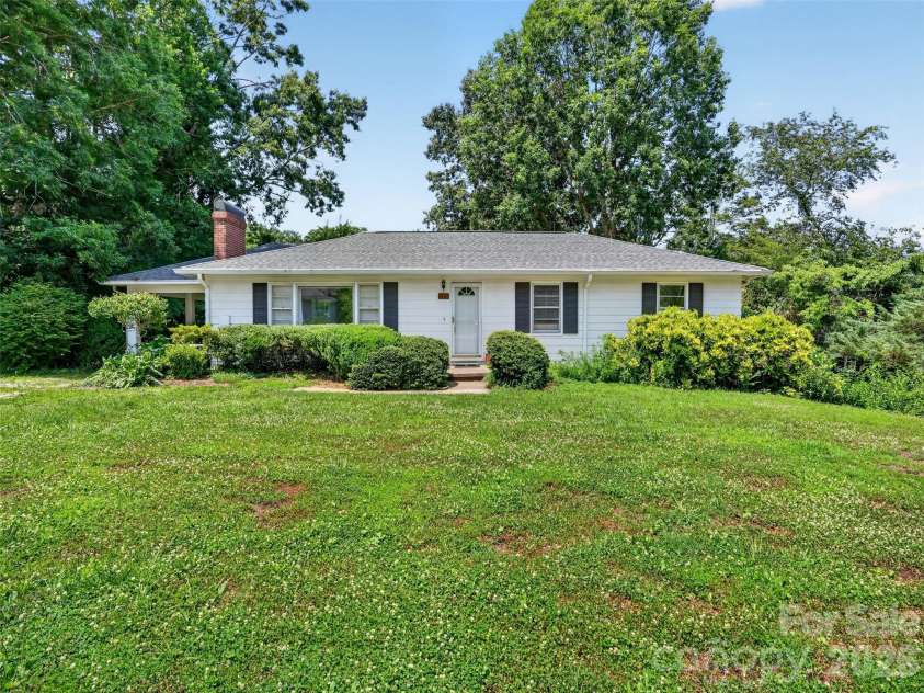 3112 Wesley Way, Hendersonville, NC 28792.  MLS# CAR4393295, YatesRealty ID 43422. 