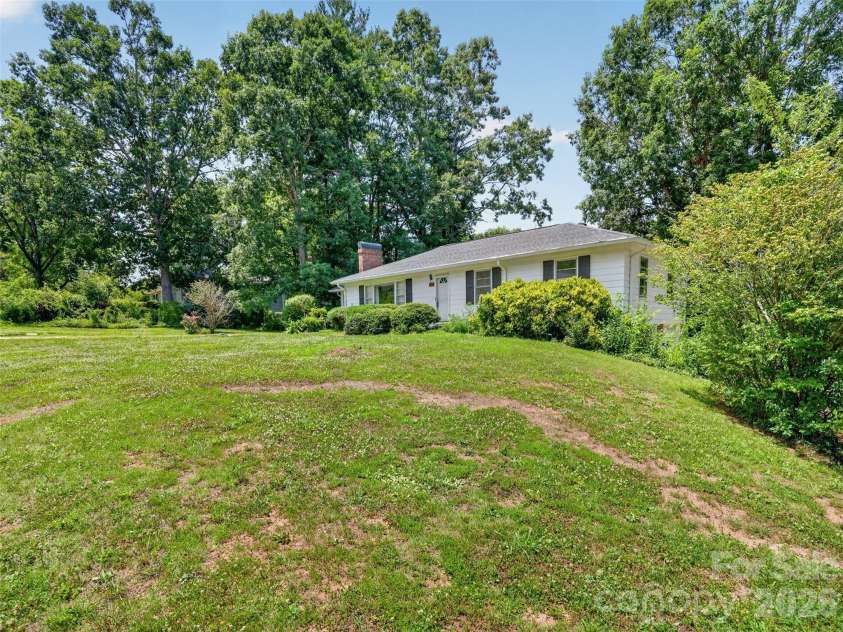 3112 Wesley Way, Hendersonville, NC 28792.  MLS# CAR4393295, YatesRealty ID 43422. 