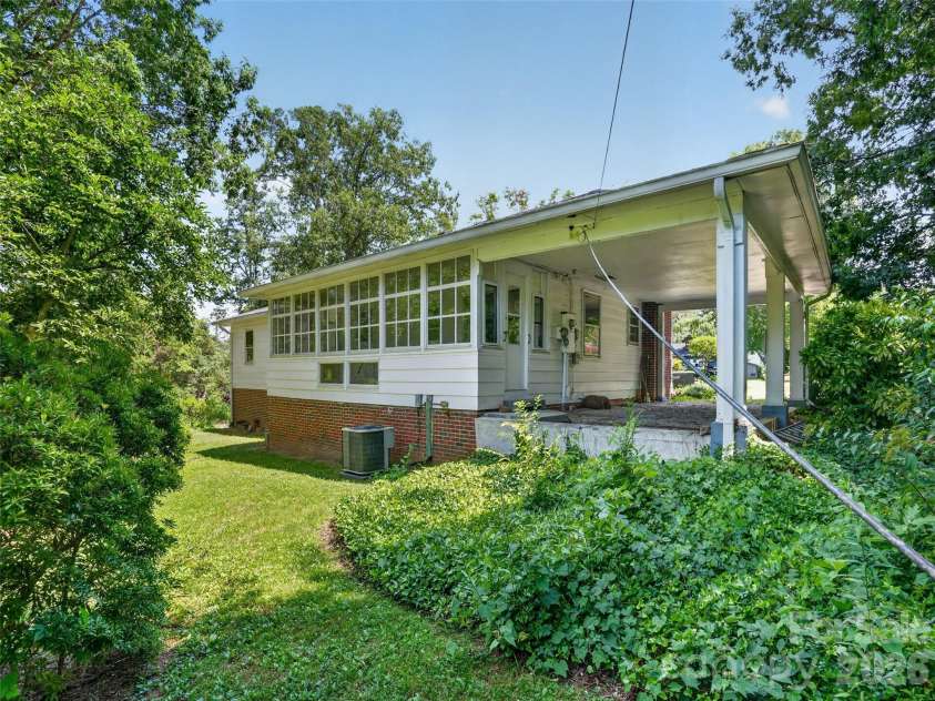 3112 Wesley Way, Hendersonville, NC 28792.  MLS# CAR4393295, YatesRealty ID 43422. 