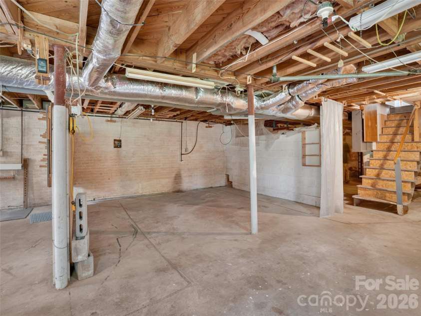 3112 Wesley Way, Hendersonville, NC 28792.  MLS# CAR4393295, YatesRealty ID 43422. Basement
