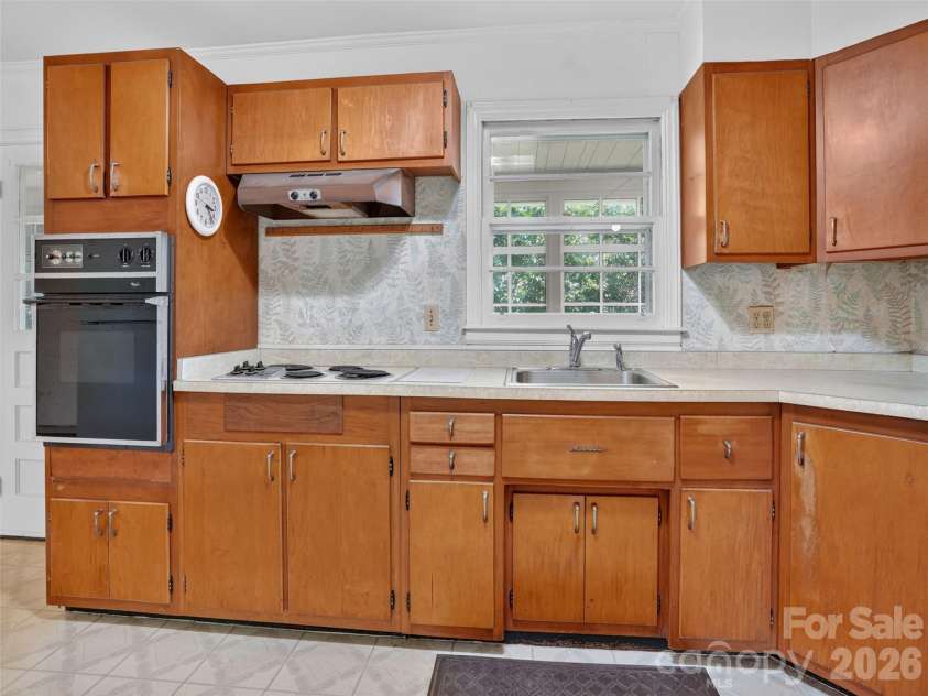 3112 Wesley Way, Hendersonville, NC 28792.  MLS# CAR4393295, YatesRealty ID 43422. Kitchen
