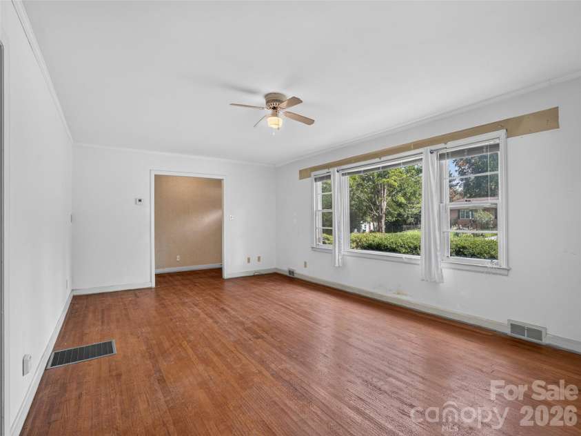 3112 Wesley Way, Hendersonville, NC 28792.  MLS# CAR4393295, YatesRealty ID 43422. Living Room