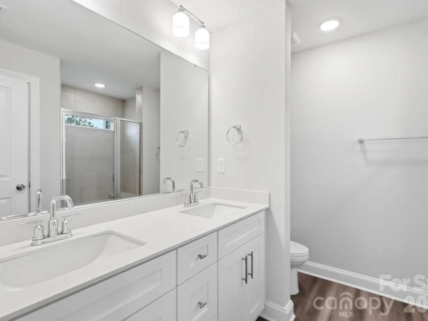 108 Pointer Trail, Troutman, NC 28166.  MLS# CAR4407688, YatesRealty ID 43423. Primary Bathroom