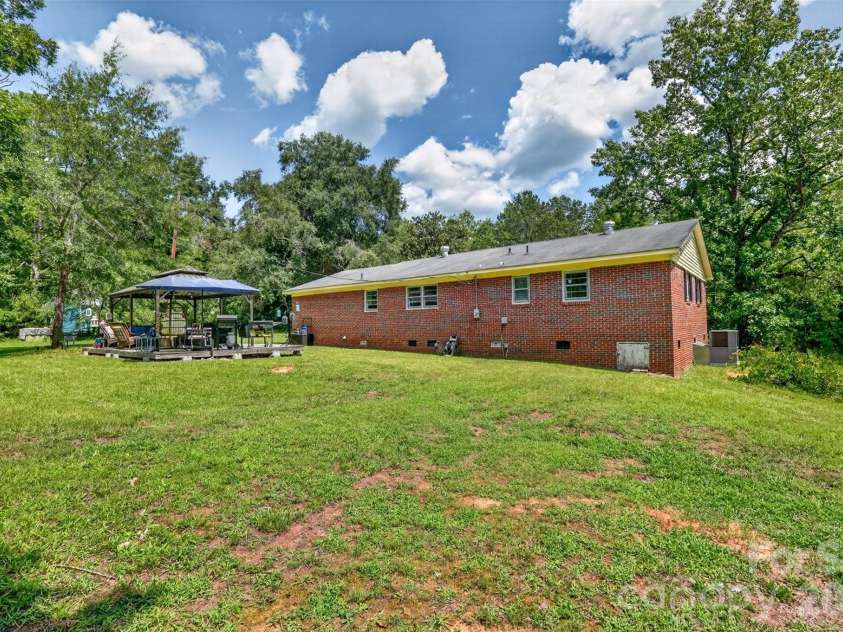 3116 Pilgrim Road, Chester, SC 29706.  MLS# CAR4410227, YatesRealty ID 43425. 