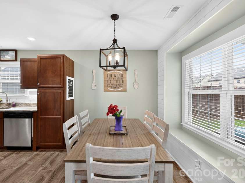 38 Swift Creek Road, Fletcher, NC 28732.  MLS# CAR4413566, YatesRealty ID 43429. Eat in kitchen