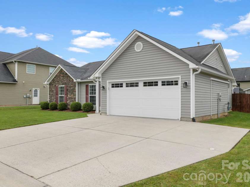 38 Swift Creek Road, Fletcher, NC 28732.  MLS# CAR4413566, YatesRealty ID 43429. Extra parking
