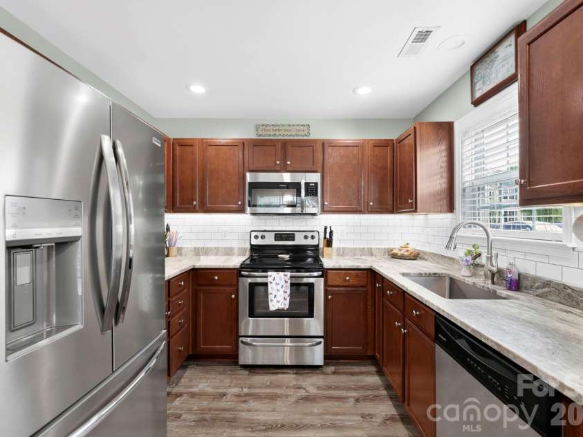 38 Swift Creek Road, Fletcher, NC 28732.  MLS# CAR4413566, YatesRealty ID 43429. Leathered granite countertops throughout