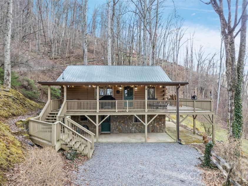 10 Zenith Drive, Waynesville, NC 28785.  MLS# CAR4341915, YatesRealty ID 4343. 