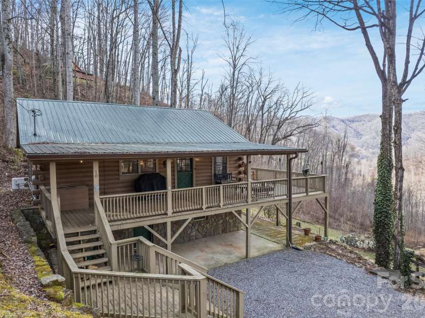 10 Zenith Drive, Waynesville, NC 28785.  MLS# CAR4341915, YatesRealty ID 4343. 