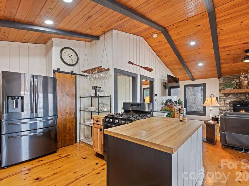 10 Zenith Drive, Waynesville, NC 28785.  MLS# CAR4341915, YatesRealty ID 4343. 