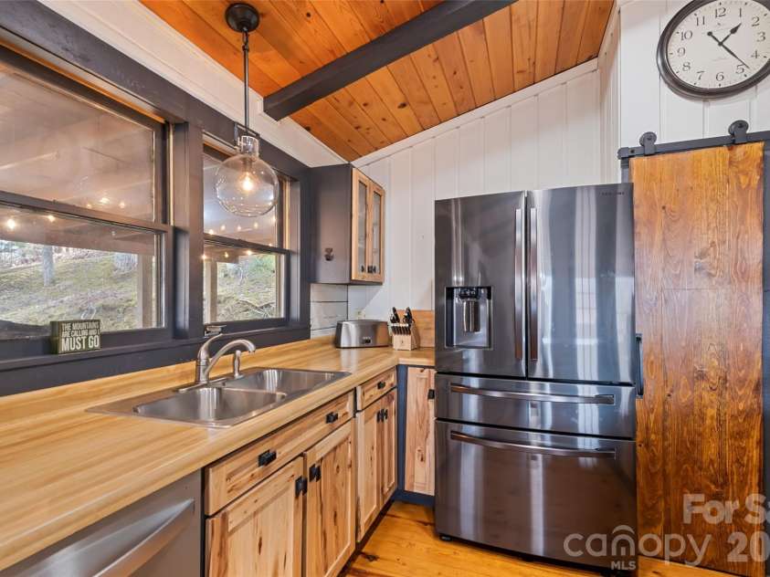 10 Zenith Drive, Waynesville, NC 28785.  MLS# CAR4341915, YatesRealty ID 4343. 