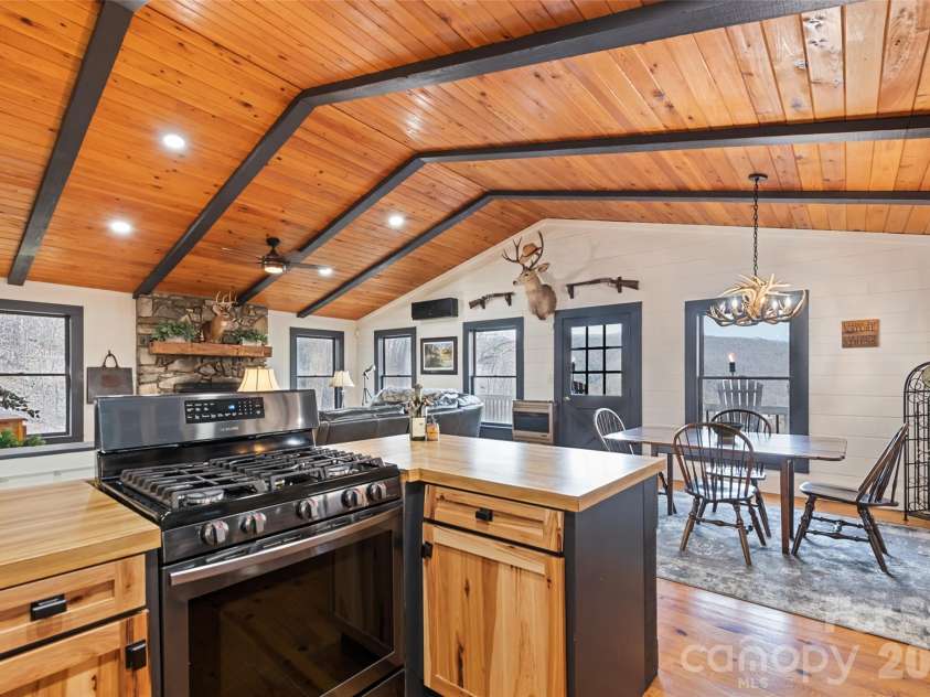 10 Zenith Drive, Waynesville, NC 28785.  MLS# CAR4341915, YatesRealty ID 4343. 