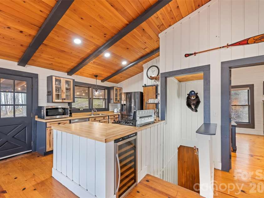 10 Zenith Drive, Waynesville, NC 28785.  MLS# CAR4341915, YatesRealty ID 4343. 