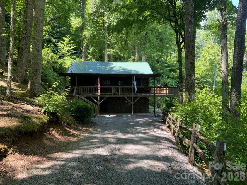 10 Zenith Drive, Waynesville, NC 28785.  MLS# CAR4341915, YatesRealty ID 4343. 