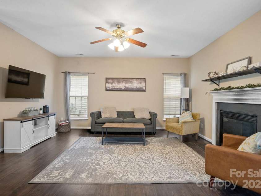 11849 Guildhall Lane, Charlotte, NC 28213.  MLS# CAR4237551, YatesRealty ID 4343. 