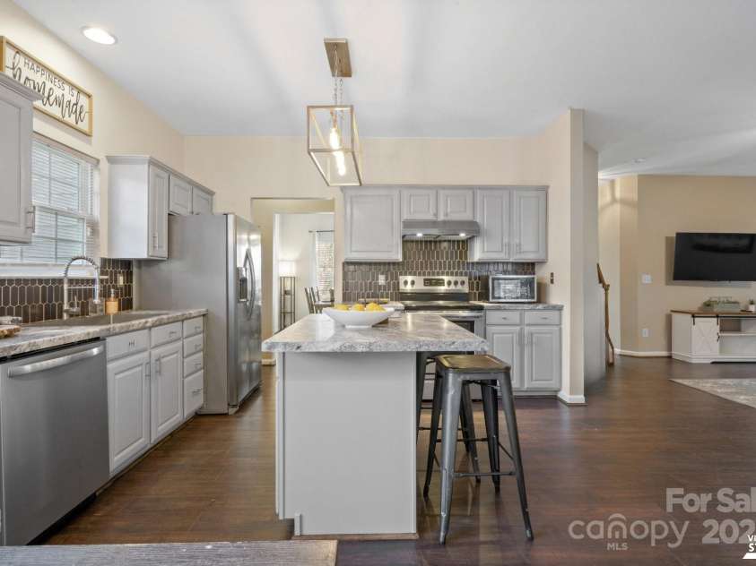 11849 Guildhall Lane, Charlotte, NC 28213.  MLS# CAR4237551, YatesRealty ID 4343. 