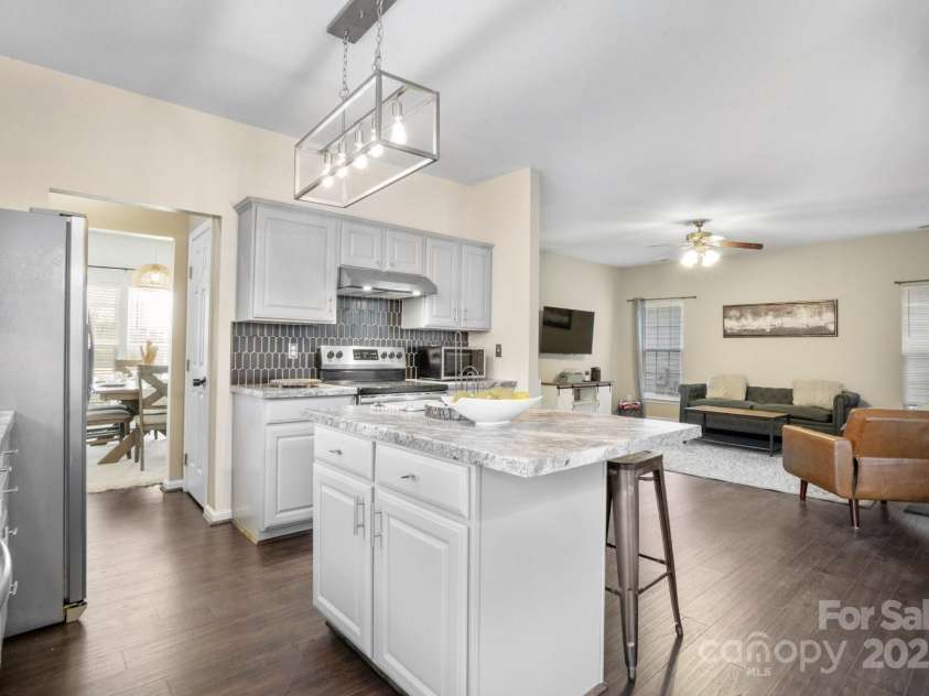 11849 Guildhall Lane, Charlotte, NC 28213.  MLS# CAR4237551, YatesRealty ID 4343. 