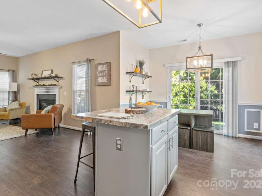 11849 Guildhall Lane, Charlotte, NC 28213.  MLS# CAR4237551, YatesRealty ID 4343. 