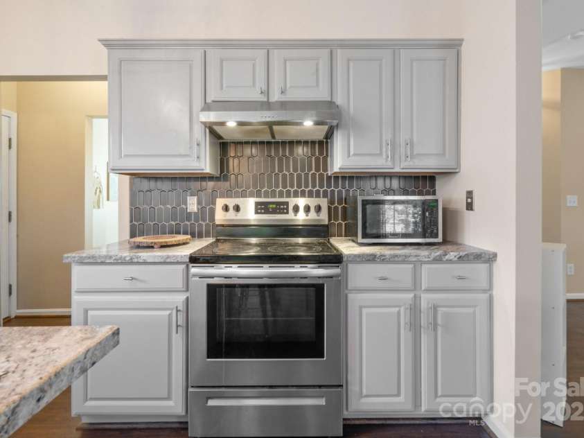 11849 Guildhall Lane, Charlotte, NC 28213.  MLS# CAR4237551, YatesRealty ID 4343. 