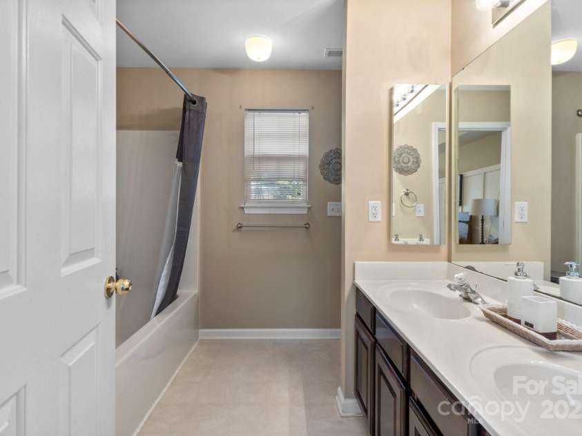 11849 Guildhall Lane, Charlotte, NC 28213.  MLS# CAR4237551, YatesRealty ID 4343. 