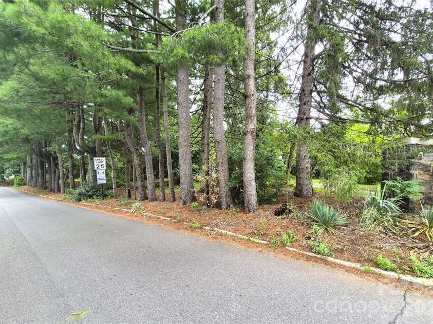 57 Beverly Road, Asheville, NC 28806.  MLS# CAR4408298, YatesRealty ID 43431. 