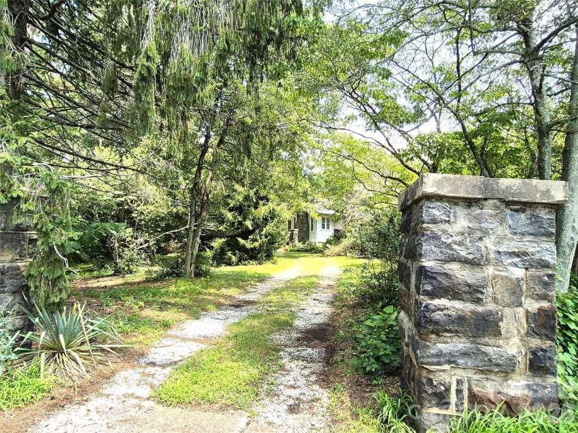 57 Beverly Road, Asheville, NC 28806.  MLS# CAR4408298, YatesRealty ID 43431. 