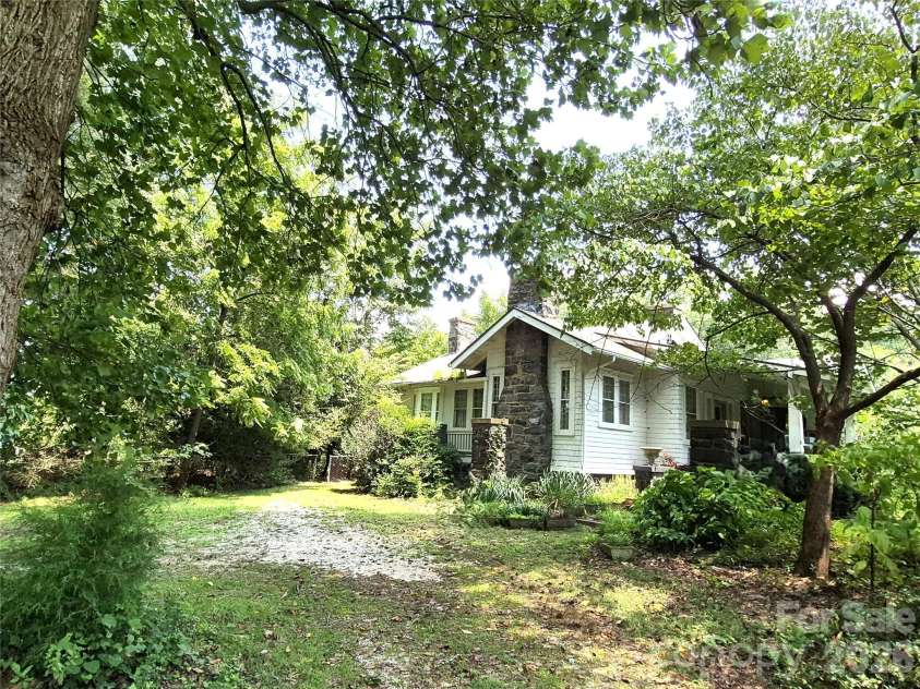 57 Beverly Road, Asheville, NC 28806.  MLS# CAR4408298, YatesRealty ID 43431. 