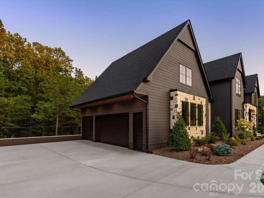 217 Crest Court, Weddington, NC 28104.  MLS# CAR4411273, YatesRealty ID 43432. 