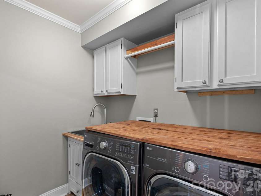 121 Lake Pine Road, Mooresville, NC 28117.  MLS# CAR4404484, YatesRealty ID 43433. Updated Laundry Room
