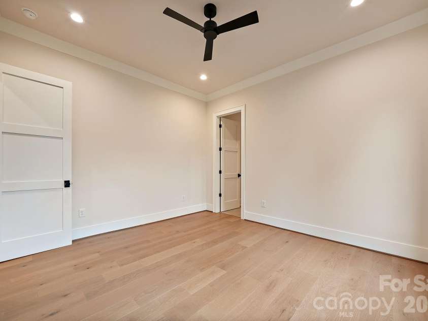 21617 Rio Oro Drive, Cornelius, NC 28031.  MLS# CAR4411277, YatesRealty ID 43438. 1st floor guest suite