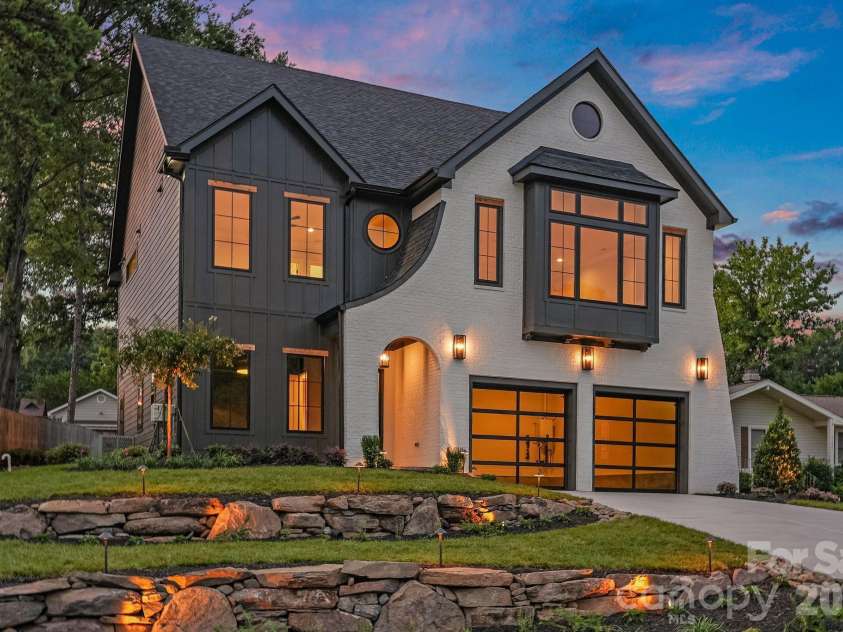 21617 Rio Oro Drive, Cornelius, NC 28031.  MLS# CAR4411277, YatesRealty ID 43438. Custom, luxury living in Cornelius, NC