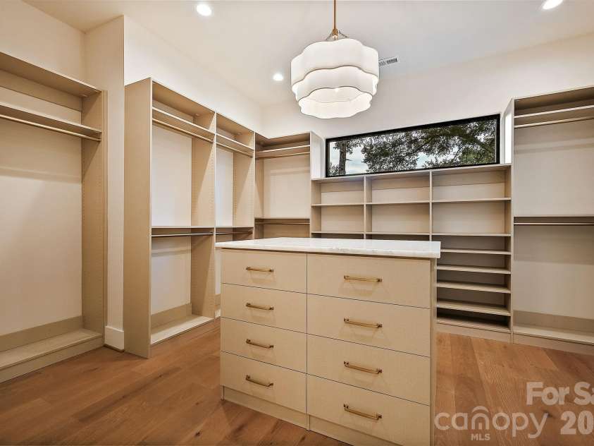 21617 Rio Oro Drive, Cornelius, NC 28031.  MLS# CAR4411277, YatesRealty ID 43438. Expansive walk-in closet #1.
