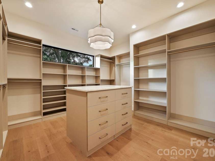 21617 Rio Oro Drive, Cornelius, NC 28031.  MLS# CAR4411277, YatesRealty ID 43438. Expansive walk-in closet #1.