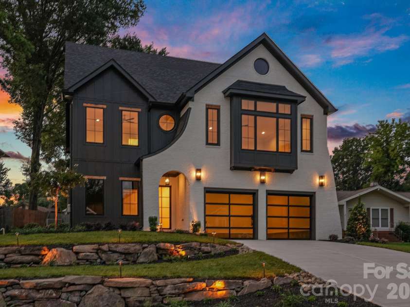 21617 Rio Oro Drive, Cornelius, NC 28031.  MLS# CAR4411277, YatesRealty ID 43438. The front yard details really stand out!