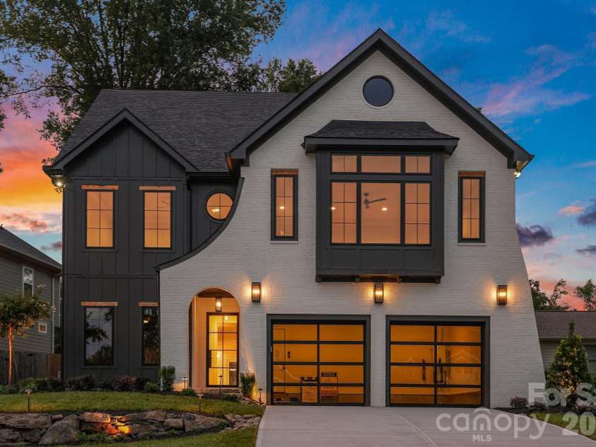 21617 Rio Oro Drive, Cornelius, NC 28031.  MLS# CAR4411277, YatesRealty ID 43438. Welcome Home!