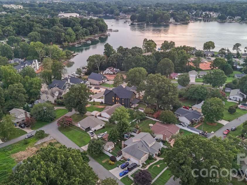 21617 Rio Oro Drive, Cornelius, NC 28031.  MLS# CAR4411277, YatesRealty ID 43438. You'll loving living here!