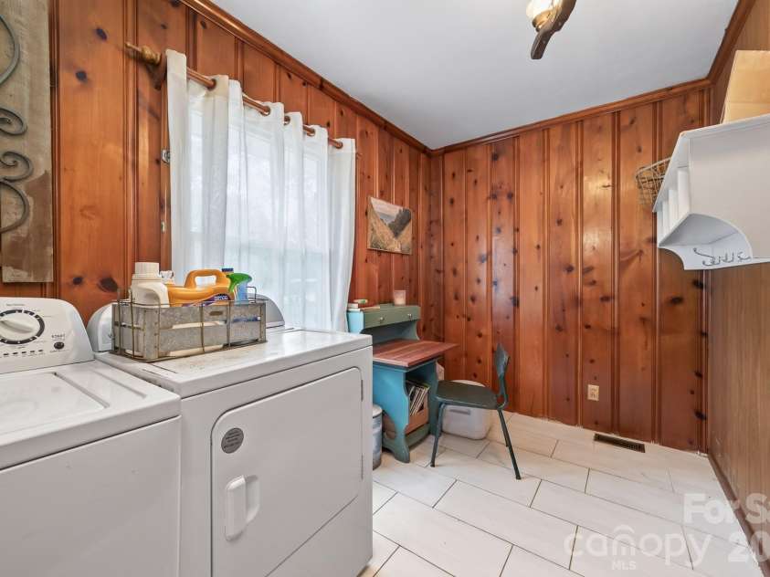 561 Shiloh Road, York, SC 29745.  MLS# CAR4409370, YatesRealty ID 43439. Large Laundry / Flex Room