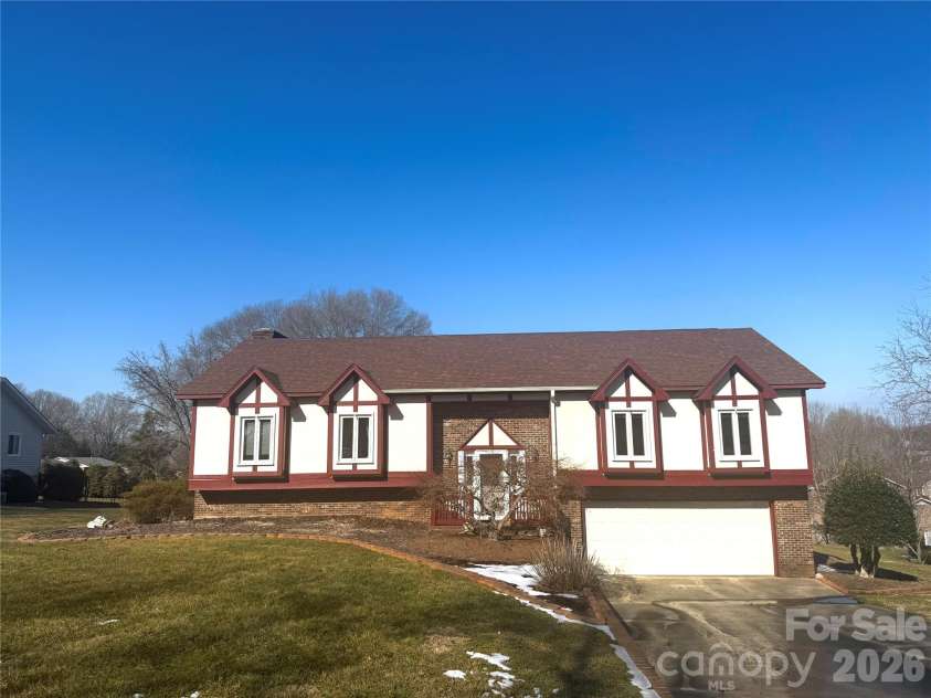 1015 36th Avenue Court, Hickory, NC 28601.  MLS# CAR4340838, YatesRealty ID 4344. 