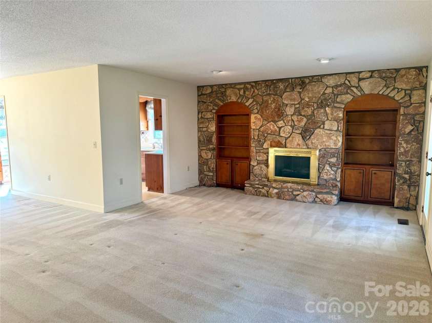 1015 36th Avenue Court, Hickory, NC 28601.  MLS# CAR4340838, YatesRealty ID 4344. 