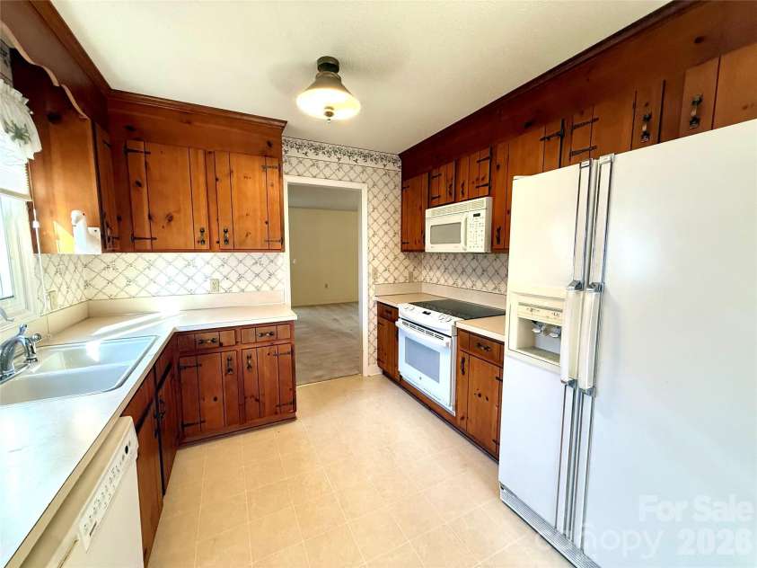 1015 36th Avenue Court, Hickory, NC 28601.  MLS# CAR4340838, YatesRealty ID 4344. 