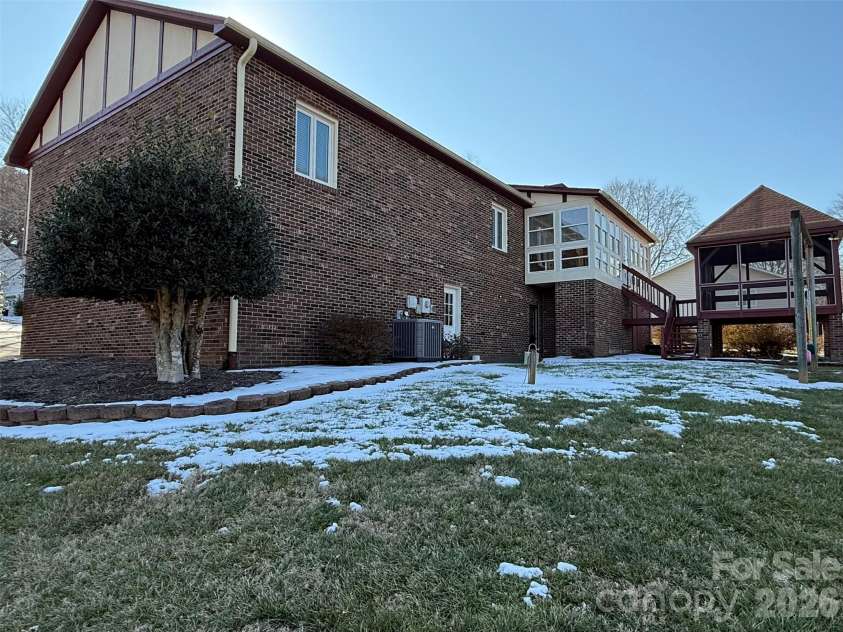 1015 36th Avenue Court, Hickory, NC 28601.  MLS# CAR4340838, YatesRealty ID 4344. 