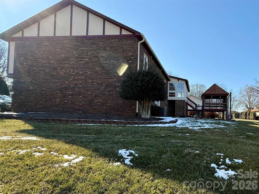 1015 36th Avenue Court, Hickory, NC 28601.  MLS# CAR4340838, YatesRealty ID 4344. 