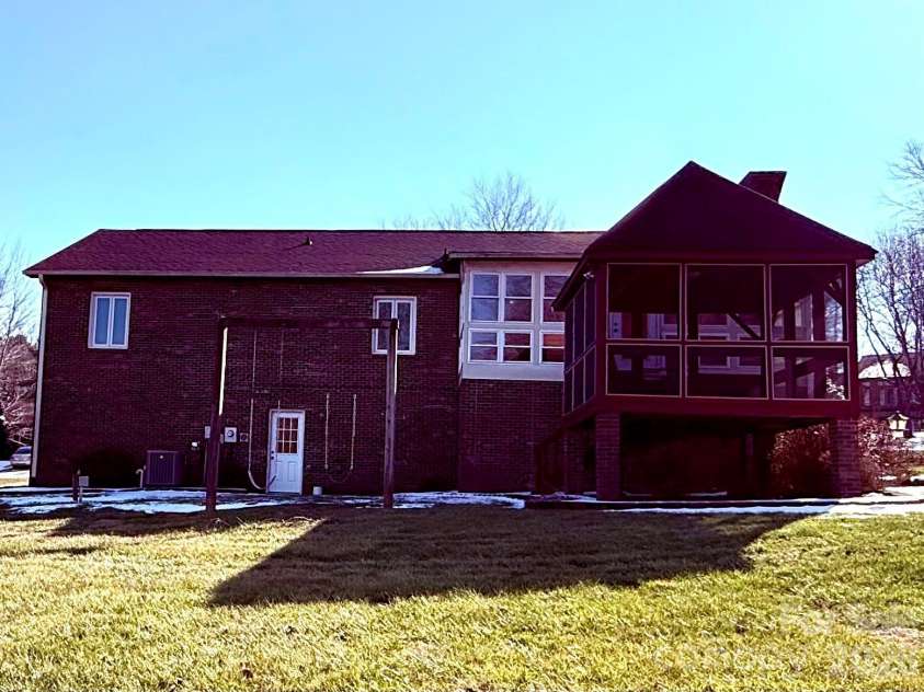 1015 36th Avenue Court, Hickory, NC 28601.  MLS# CAR4340838, YatesRealty ID 4344. 